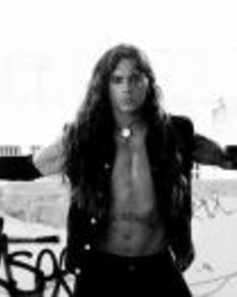 Leo Jim�nez, cantante de Stravaganzza